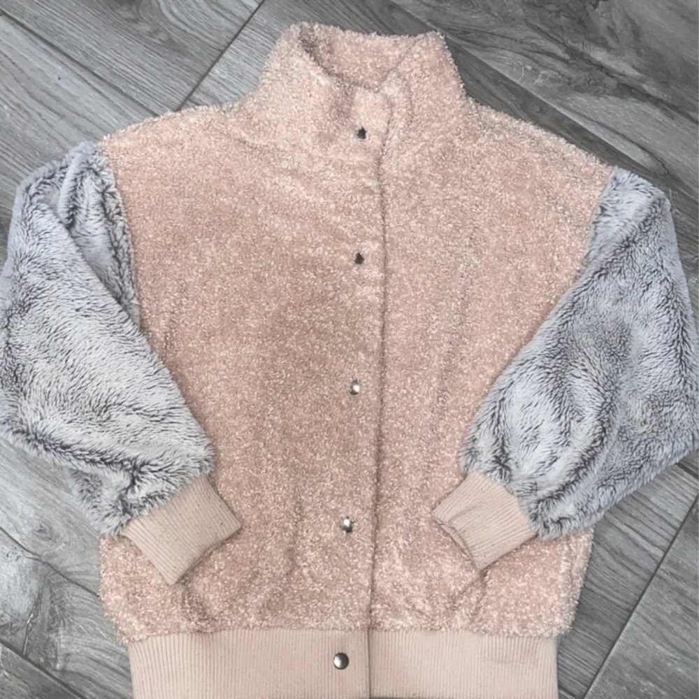 Zara girls warm bomber jacket with fur sleeves. Size 9 Excellent